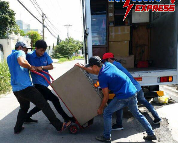 Công tác vận chuyển đồ nhà mới khi có lễ động thổ